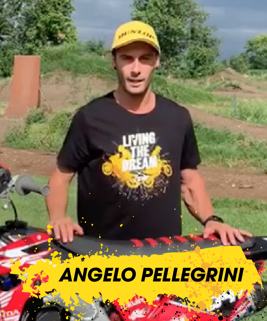 Angelo Pellegrini noszącego koszulkę Dunlop Living the Dream
