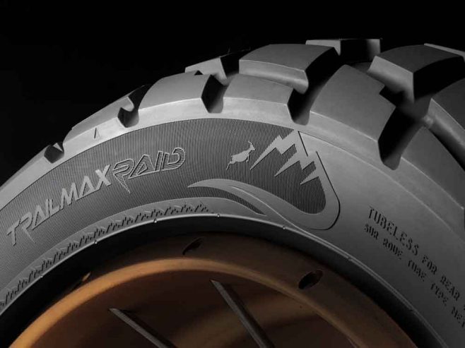 Dunlop Trailmax Raid allows adventure riders to explore without limits.