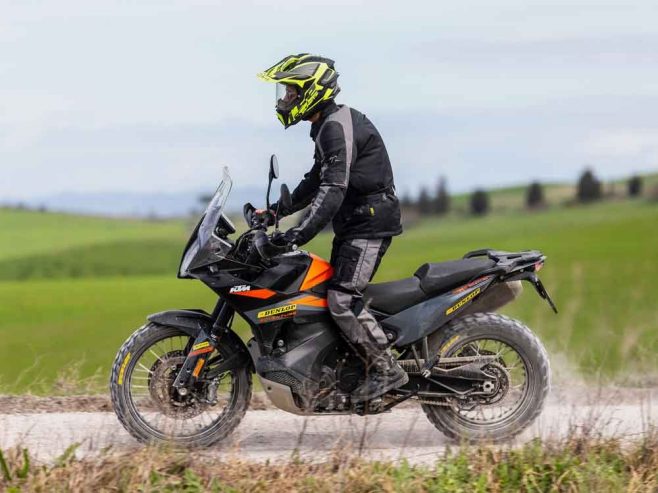 Dunlop Trailmax Raid allows adventure riders to explore without limits.