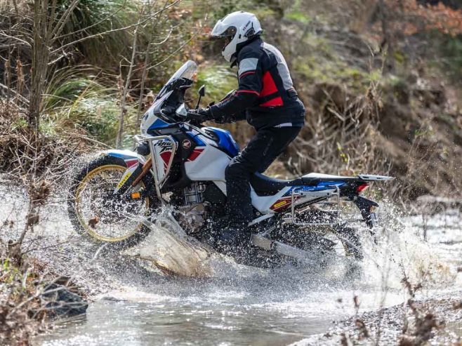 Dunlop Trailmax Raid allows adventure riders to explore without limits.