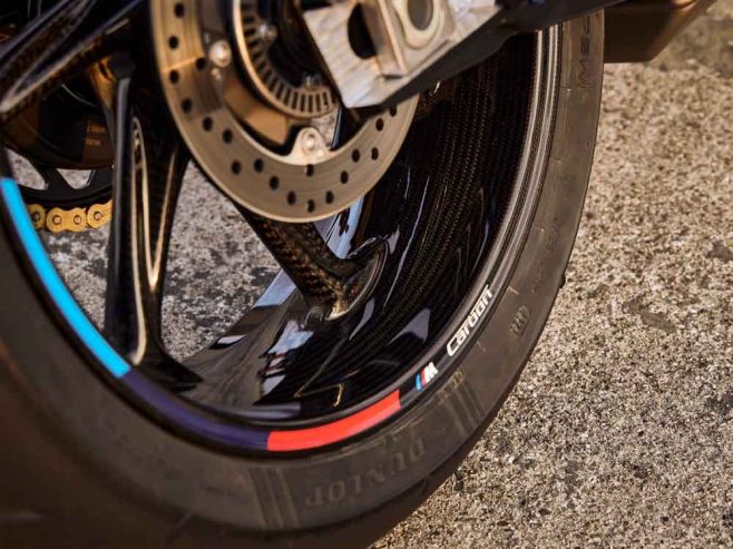 BMW wählt Dunlop SportSmart TT für neue S 1000 RR.