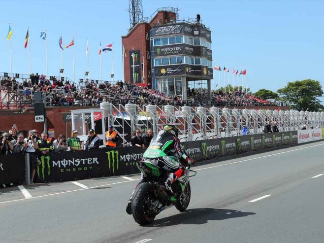 Los neumáticos Dunlop ganan todas las carreras en solitario en el TT de la Isla de Man.