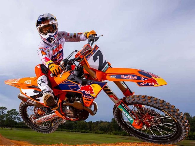 Dunlop Geomax MX33 chosen as original fitment for factory edition motocross bikes.