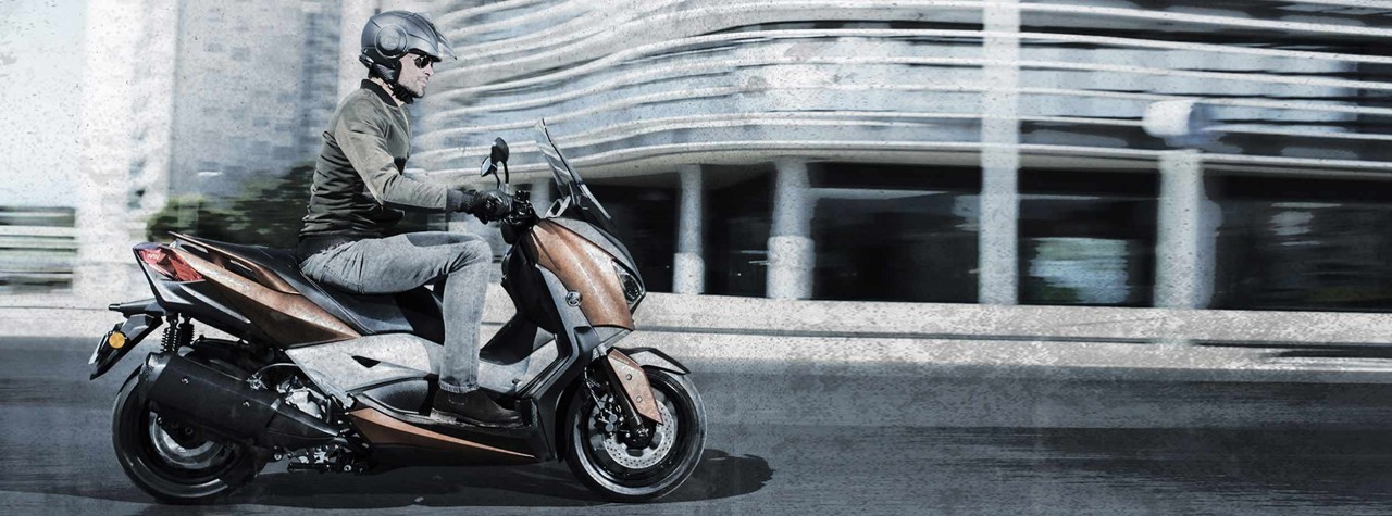 Yamaha X-Max 300 Fahrer auf Dunlop Scootsmart Reifen