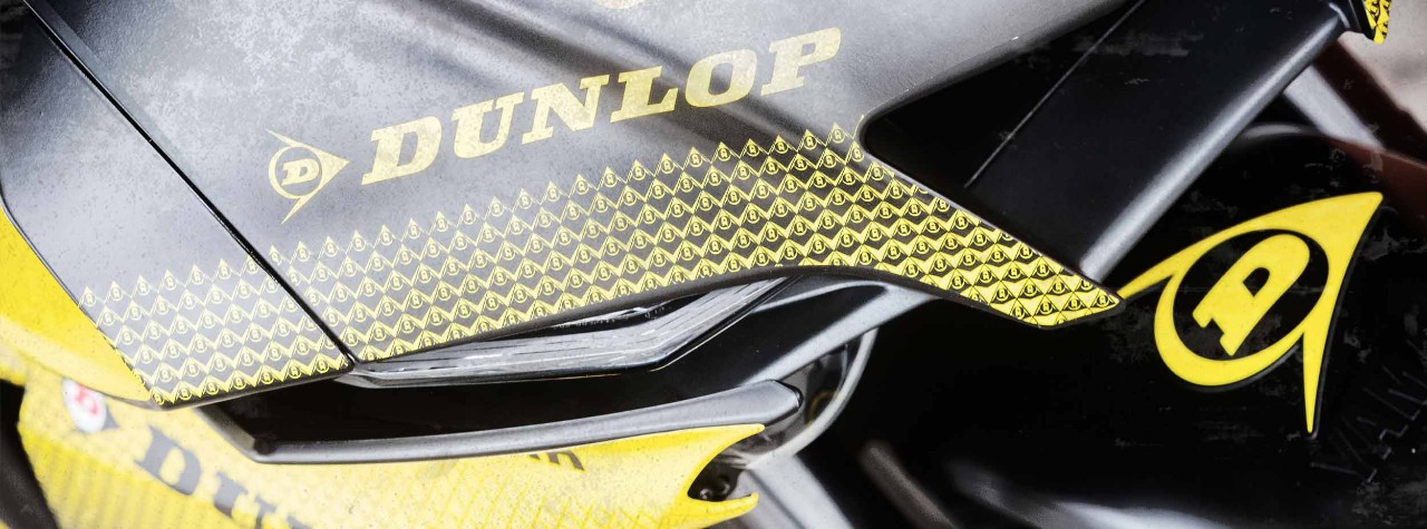 Nahaufnahme eines Motorrads der Marke Dunlop