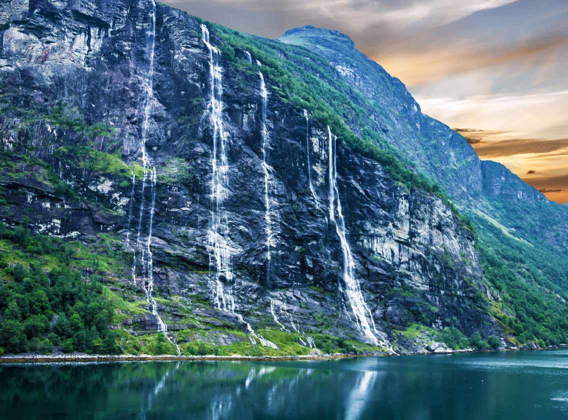 Die sieben Schwestern (Wasserfall) im Geiranger Fjord, Norwegen