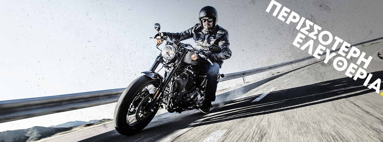 Αναβάτης Harley-Davidson σε ορεινό δρόμο με ελαστικά Dunlop