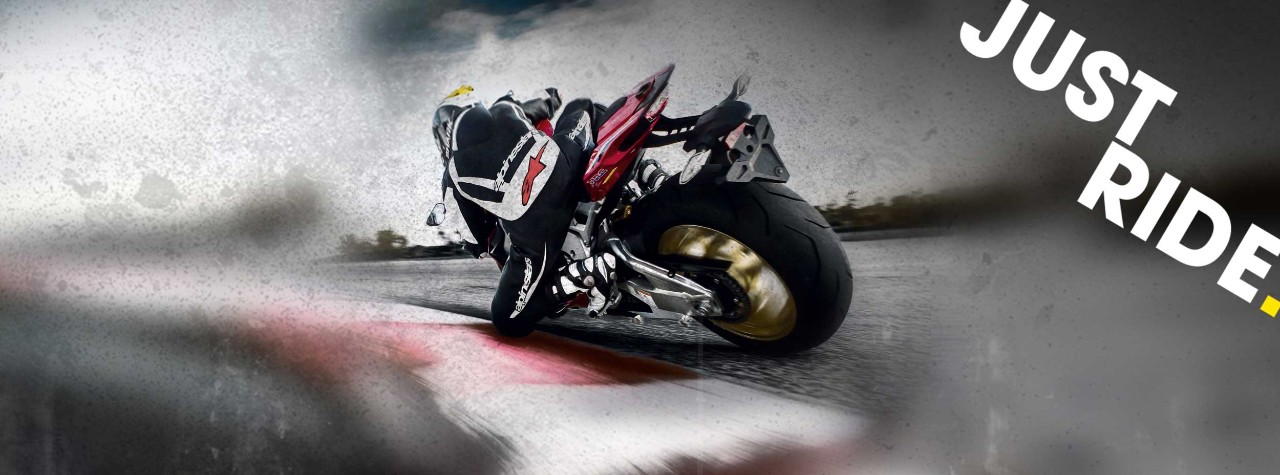 BMW M 1000 RR with Dunlop SportSmart TT tyres on the track