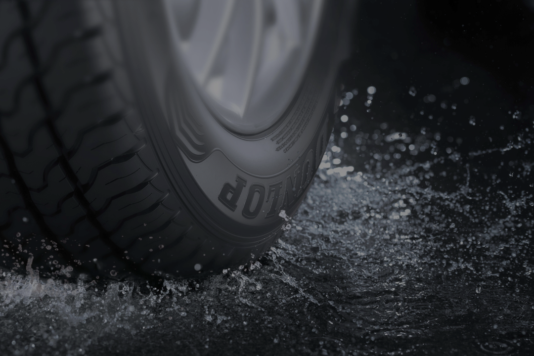Dunlop SUV tyre in wet road conditions