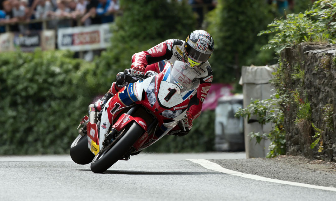 SuperSport rider John McGuinness racing at the IOM TT on Dunlop D213 GP Pro tyres