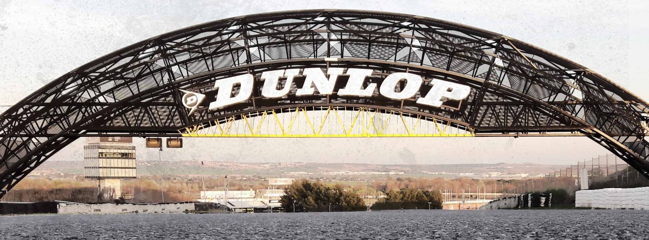 Puente Dunlop en España en el Circuito del Jarama.