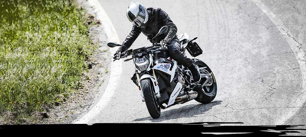 BMW S 1000 R su pneumatici Dunlop SportSmart Mk3