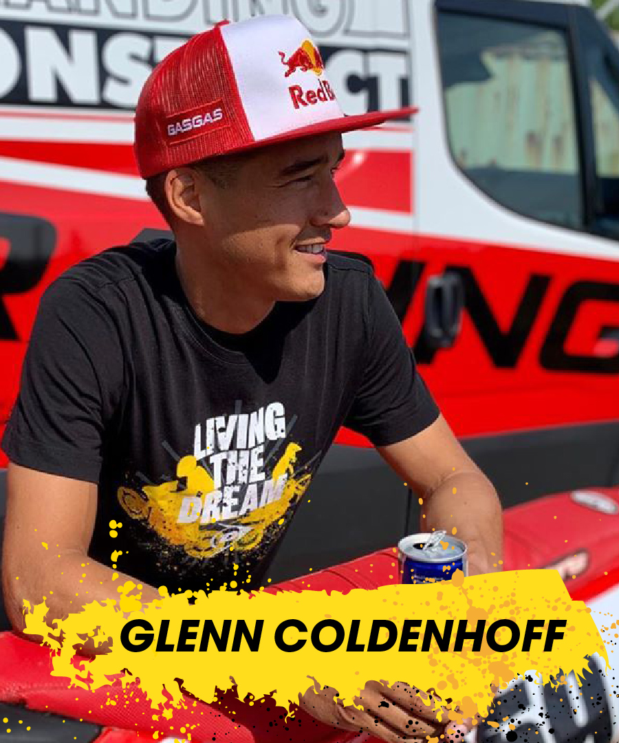 Glenn Coldenhoff mentre indossa la t-shirt Dunlop Living the Dream