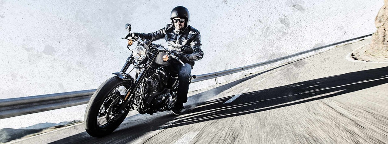Harley-Davidson-motorrijder op Dunlop-banden