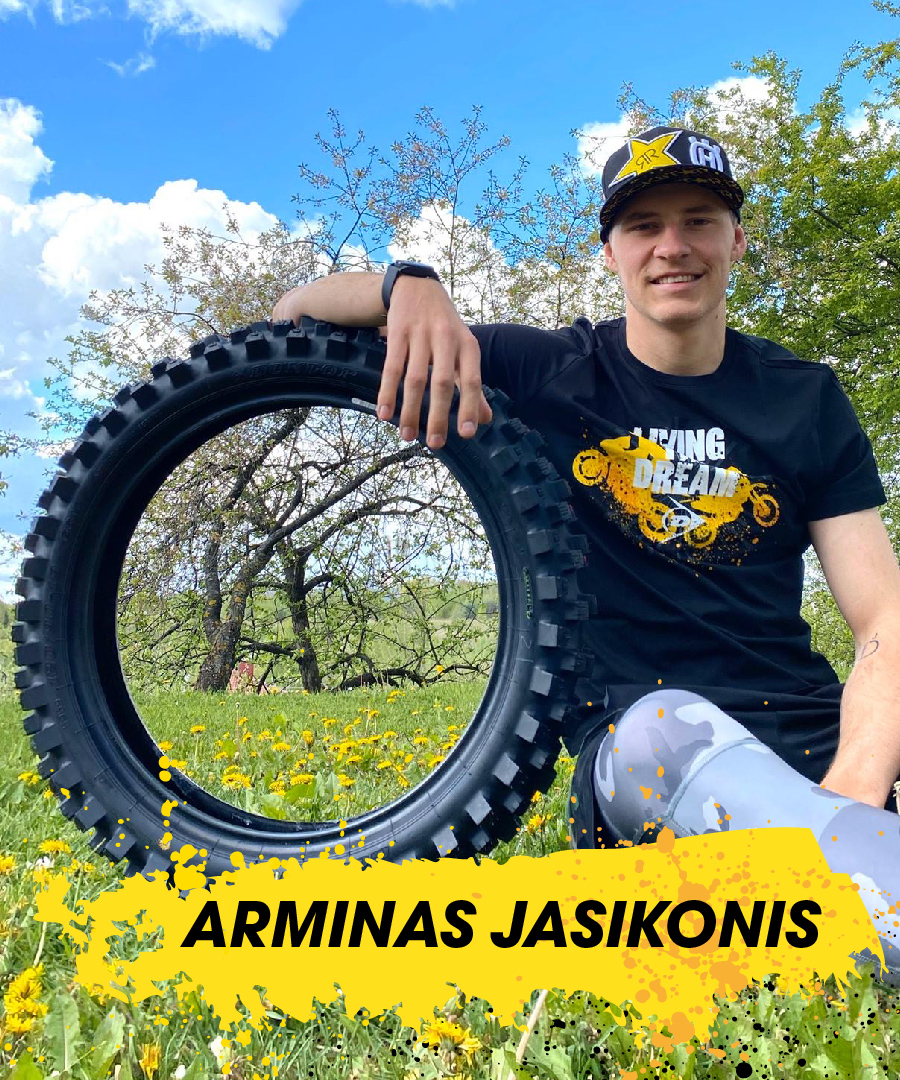 Arminas Jasikonis som bruker Dunlop Living the Dream t-skjorte