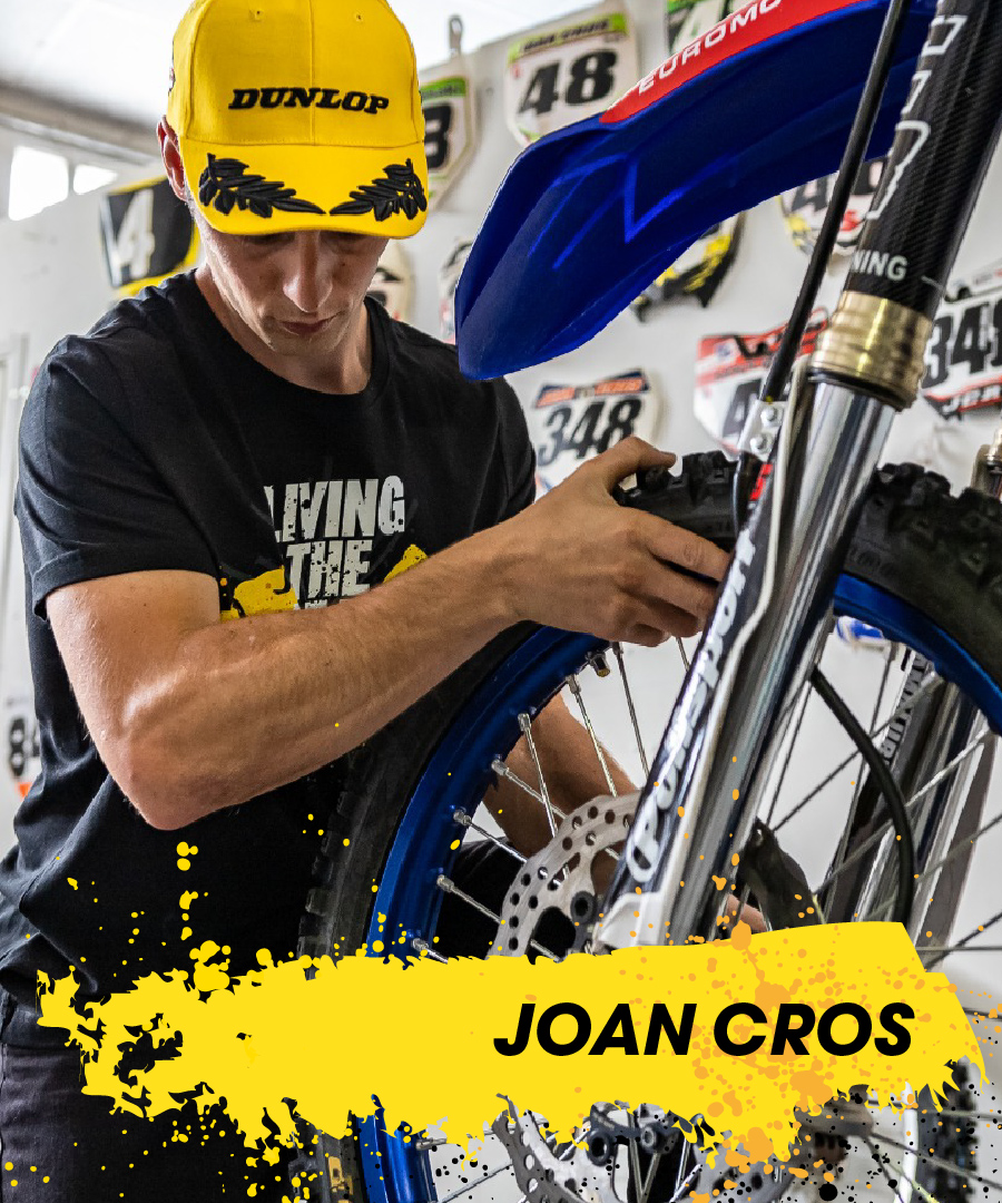 Joan Cros com a t-shirt Living the Dream da Dunlop