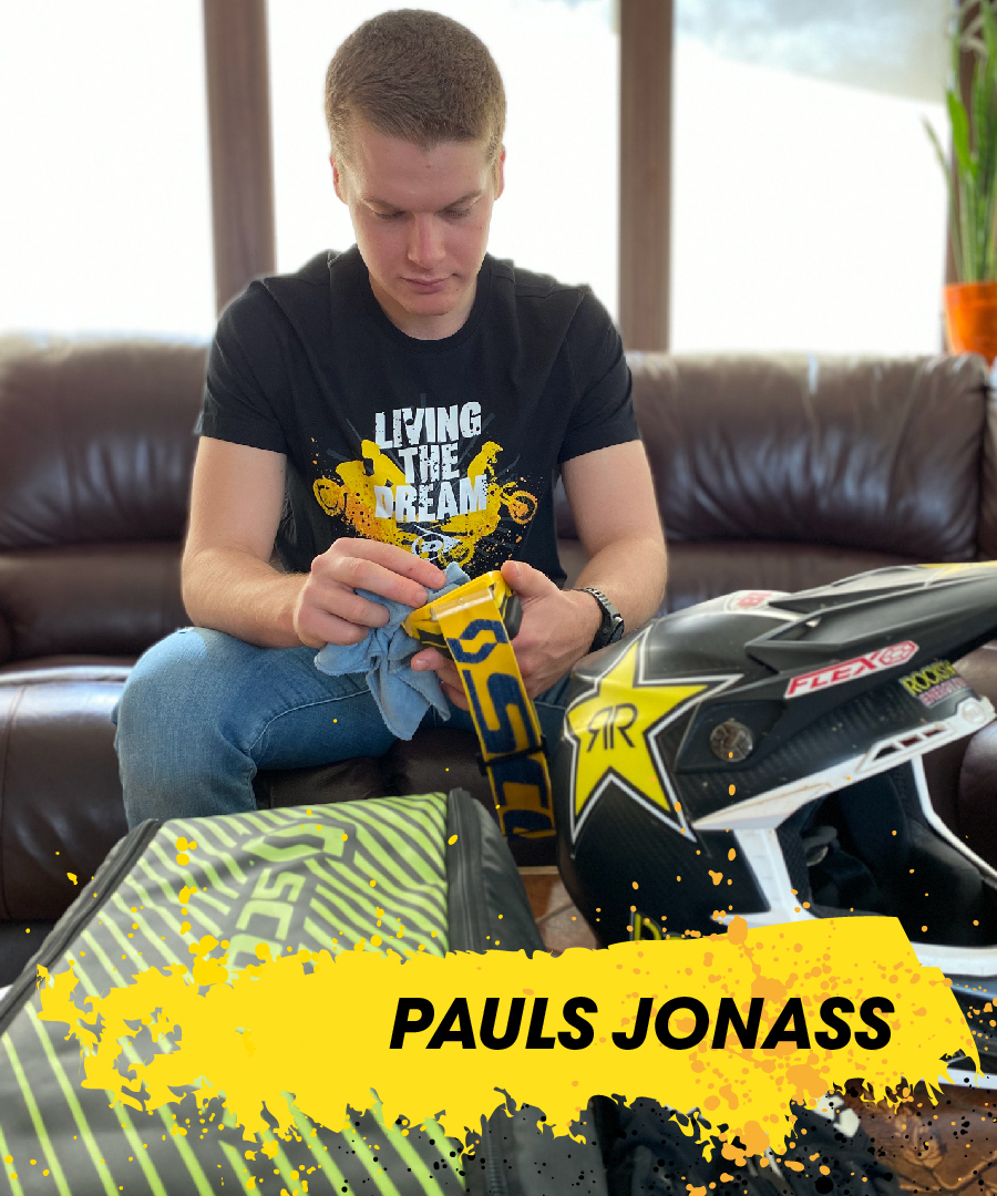 Pauls Jonass har på sig en Dunlop Living the Dream t-shirt